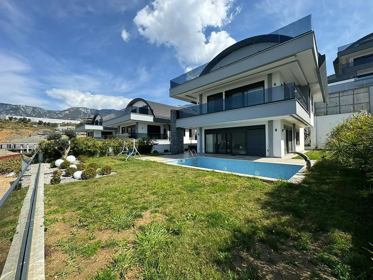 6-bedroom villa in Kargicak | WH-E53F4C13 — property photo 1